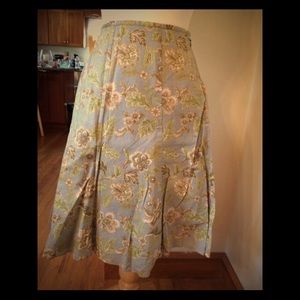 Fully lined floral skirt (like new condition)